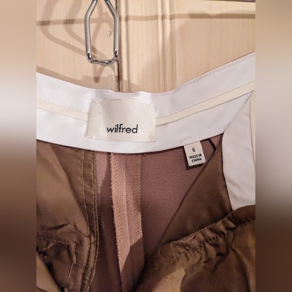 Aritzia Cropped Pants in Blush Pink - Picture 7 of 10